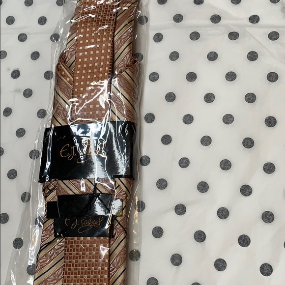 EJ Samuel Necktie With Handkerchief - Picture 3 of 4